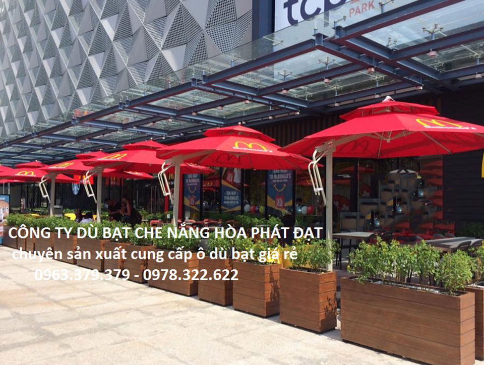 dù lệch tâm tròn che quán cafe